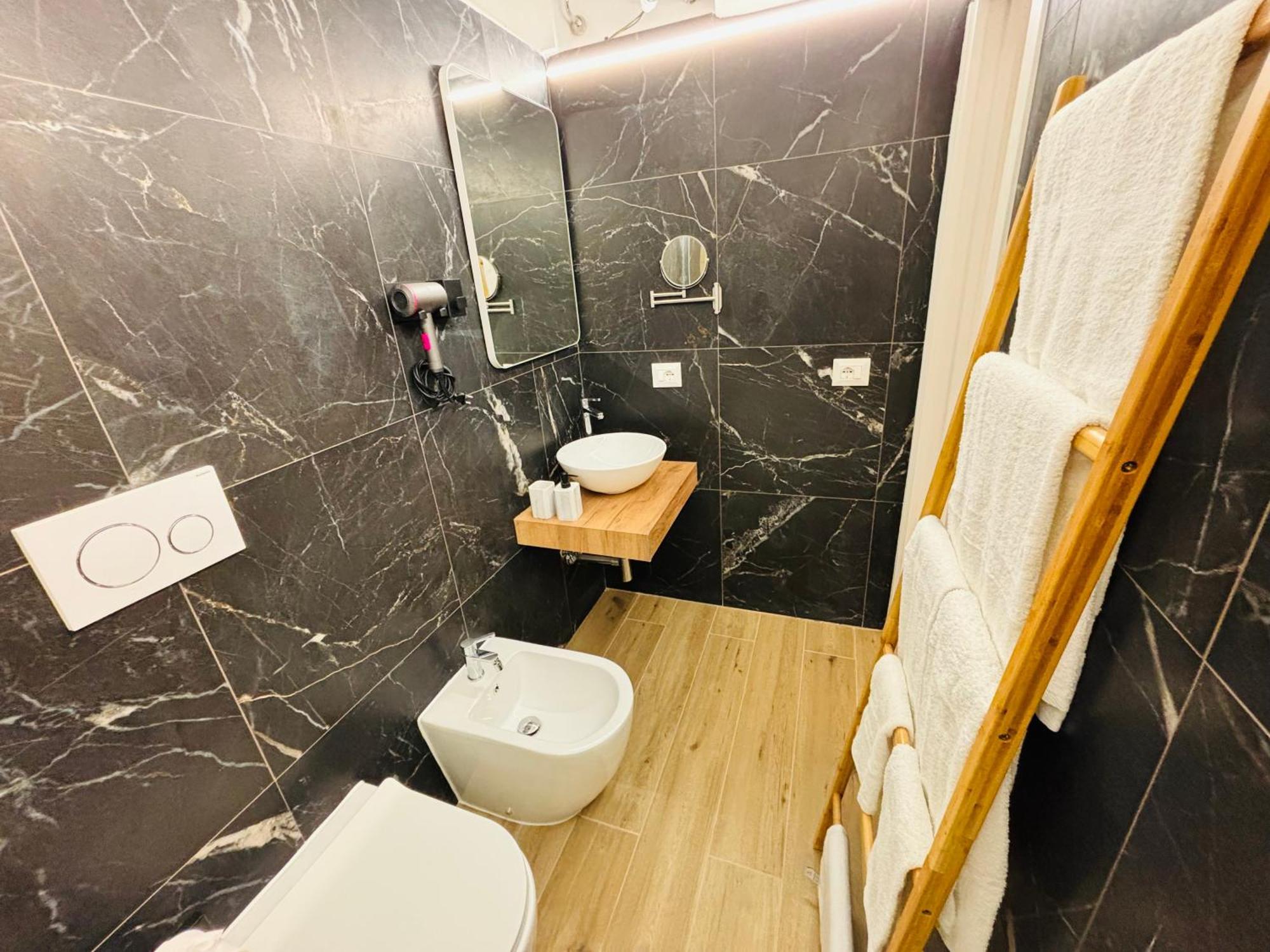 La Petite Suite Sanremo Exteriör bild
